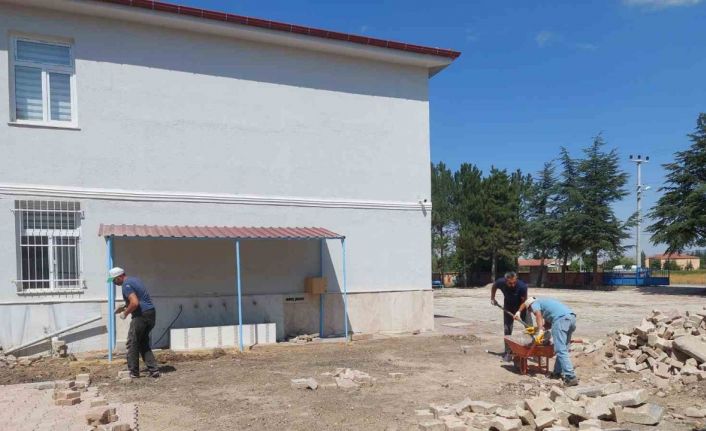 Okul idareci ve çalışanlarından örnek davranış