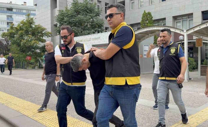 Öldürdüğü arkadaşını dondurma dolabına koyup araziye atmış