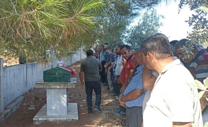 Ölü bulunan üniversite öğrencisinin cenazesi Mersin’de toprağa verildi