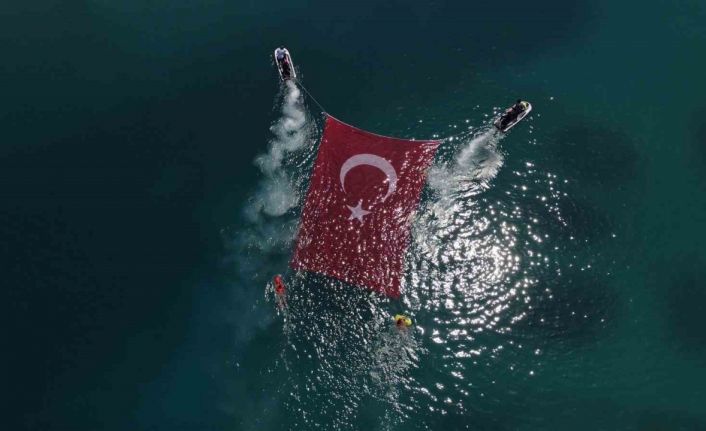 Ölüdeniz JAK Timinden coşkulu Zafer Bayramı kutlaması