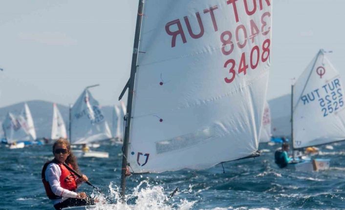 Olympos Regatta’da genç yelkenciler dalgalara meydan okudu