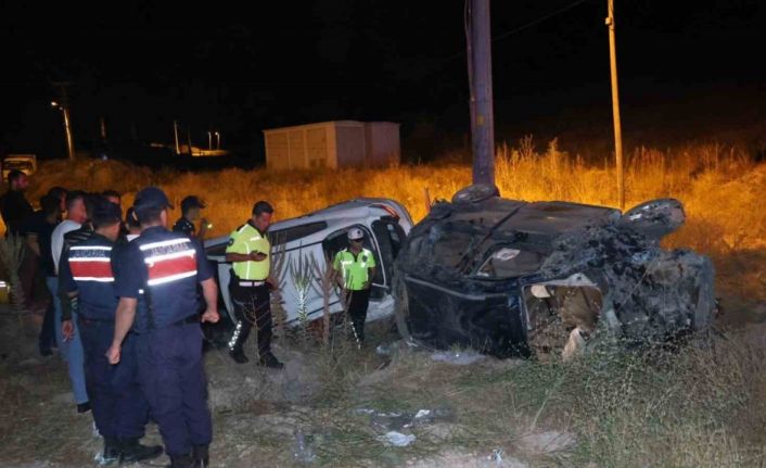 Önündeki araca çarptı, iki araç da takla attı: 2’si ağır 5 yaralı