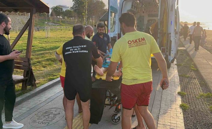 Ordu’da öğretmen boğulma tehlikesi geçiren çocuğu kurtarırken dalgalara kapıldı