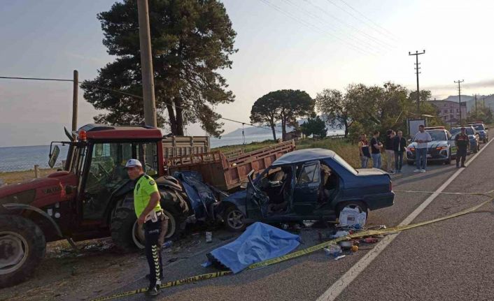 Ordu’da otomobil park halindeki traktöre çarptı: 1 ölü