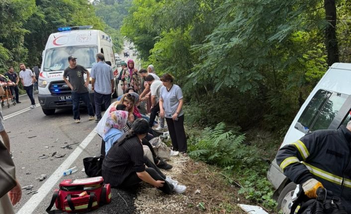 Ordu’da servis minibüsü kaza yaptı: 15 yaralı