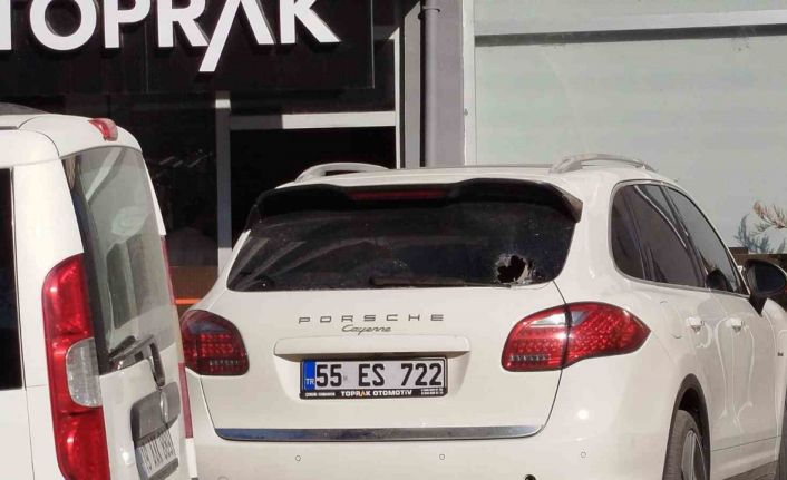 Osmancık’ta park halindeki araç kurşunlandı