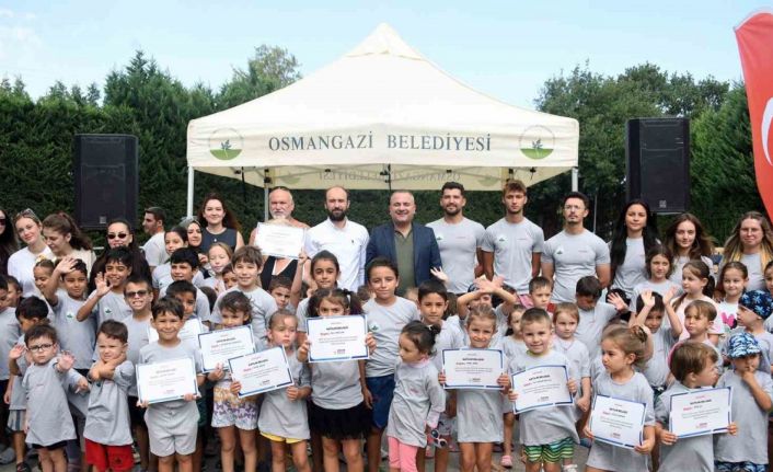 Osmangazi’de minikler yaz tatilinde yüzmeyi öğrendi