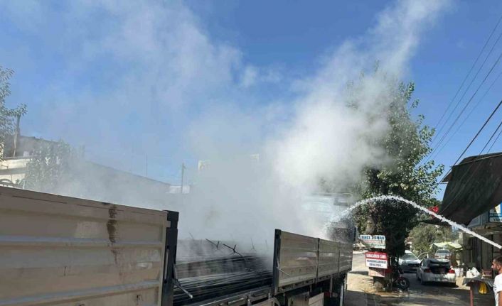 Osmaniye’de demir yüklü tırda çıkan yangın söndürüldü