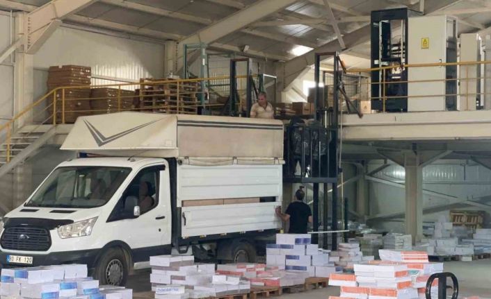 Osmaniye’de kitaplar sıra üzerinde öğrencileri bekliyor