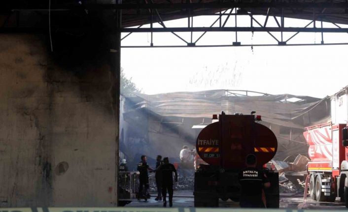 Otel ekipmanları deposunda 15 gün arayla ikinci yangın