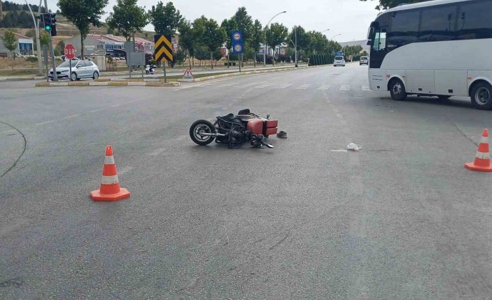 Otomobil ile çarpışan elektrikli motosiklet sürücüsü ağır yaralandı