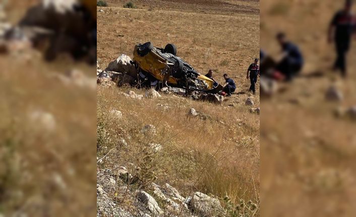 Otomobil şarampole devrildi: 1 ölü, 2 yaralı