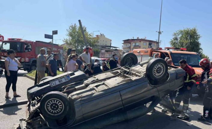 Otomobil takla attı: 2 kişi yaralandı