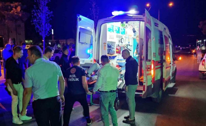 Otomobile arkadan çarpan motosiklet sürücüsü yaralandı