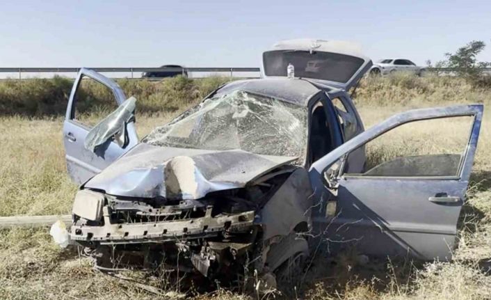 Otomobilin hurdaya döndüğü kazadan küçük sıyrıklarla kurtuldu