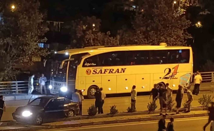 Otomobilin otobüse çarptığı anlar kamerada