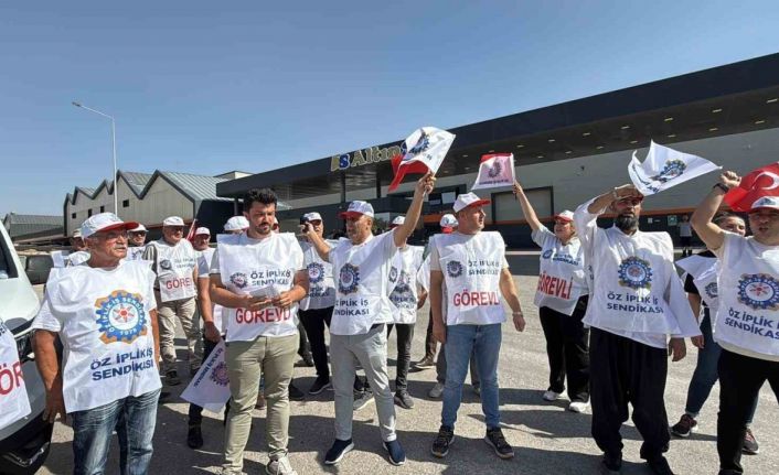 Öz İplik İş Sendikası’ndan işten çıkarmalar nedeniyle Altınsar Tekstil’de eylem