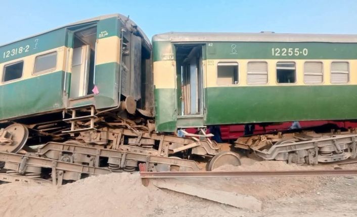 Pakistan’da tren kazası: 1 ölü, 24 yaralı