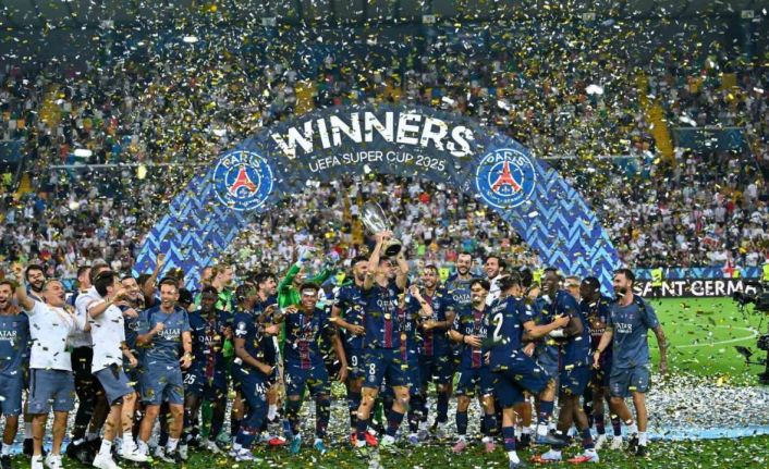 Paris Saint-Germain, Süper Kupa’yı ilk müzesine götürdü