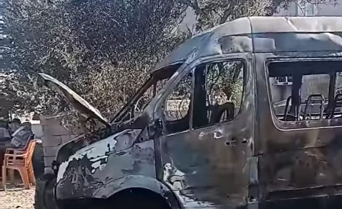 Park halindeki midibüs yandı