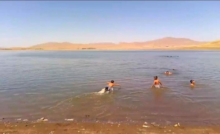 Patnos Barajı serinlemek isteyenlerin adresi oldu