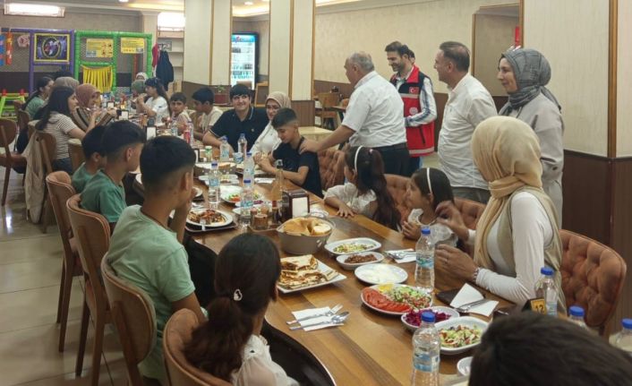 Patnos’ta çocuklara yemek etkinliği