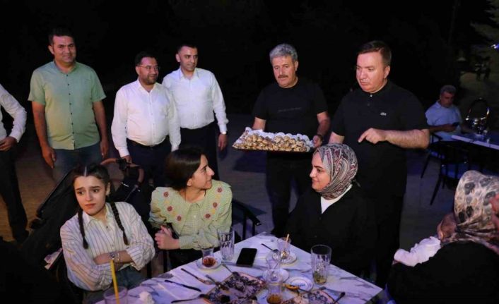 Pekmezli yufka, Ergan Dağı Kayak Merkezi’nde bulunan vatandaşlara ikram edildi