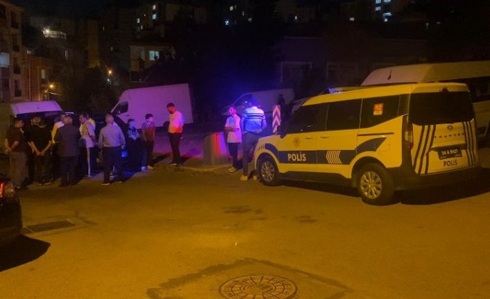 Pendik’te alacak verecek kavgası: Tekme ve tokatlar havada uçuştu