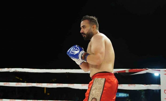 Polis memuru kick boks müsabakasında Pakistanlı rakibini nakavt ederek şampiyon oldu