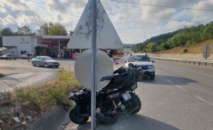 Polisin ’’dur’’ ihtarına uymayan otomobil kaza yaptı: 2 yaralı
