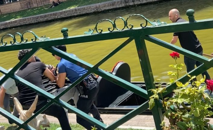 Polisten nefes kesen operasyon: Porsuk Çayı’na atlamaya çalışan kadın kurtarıldı