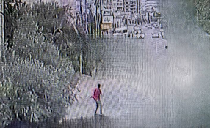 Pompalı tüfekle mahalleliye korku dolu anlar yaşattı