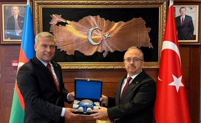 Prof. Dr. Adıgüzel’in uluslararası eğitim hamlesi Azerbaycan’da sürüyor