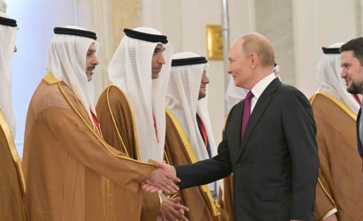 Putin: "Trump ile görüşme için uygun yerlerden biri BAE"