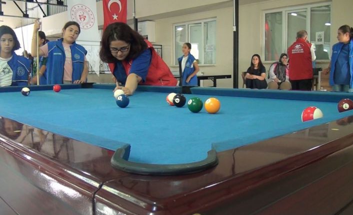 Pütürgeli genç kızlardan bilardo kursuna yoğun ilgi