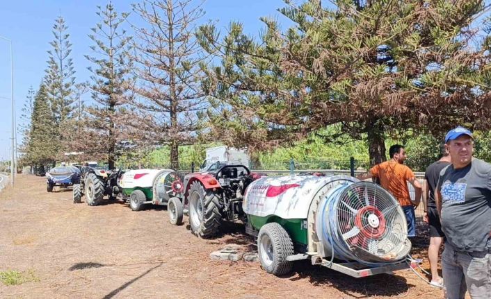 Refüjde kurumaya başlayan ağaç ve bitkiler için mahalleli su tankerleriyle seferber oldu