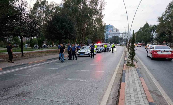 Refüje ve direğe çarpan motosikletli hayatını kaybetti