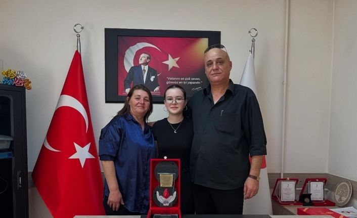 Rekor kan bağışına plaket