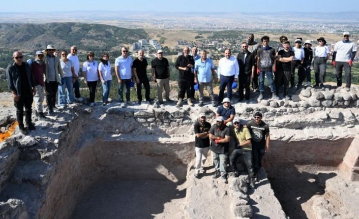 Rektör Adıgüzel, Karacahisar Kalesi kazı alanını ziyaret etti