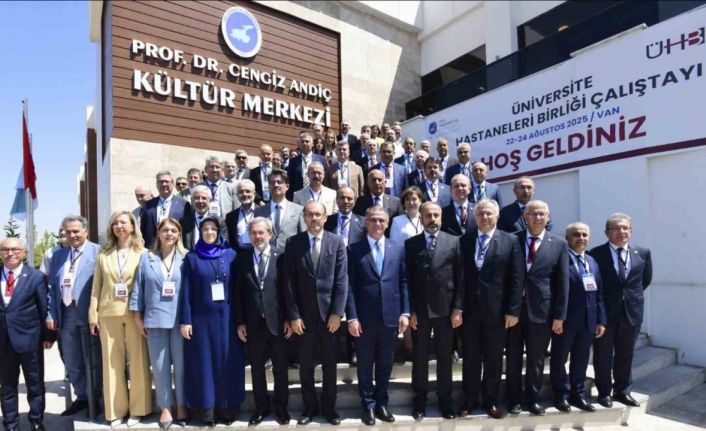 Rektör Kibar, Üniversite Hastaneler Birliği Çalıştayı’na katıldı