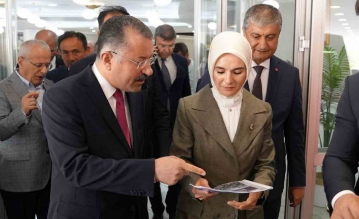 Rektör Kırışık bilimsel verilerle hazırlanan modeli Bakan Göktaş’a sundu