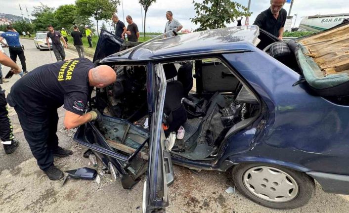 Rize’deki iki araç kafa kafaya çarpıştı: Aynı aileden 6 kişi yaralandı