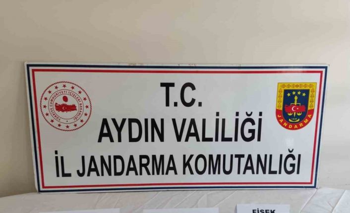 Ruhsatsız silah taşıyan 4 şüpheli yakalandı