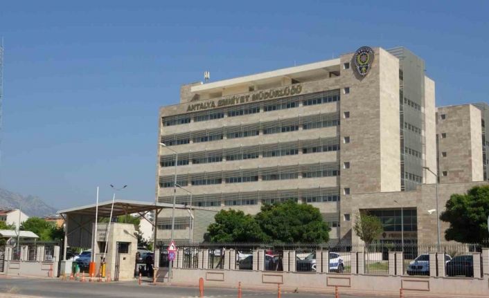 Rüşvet ve yolsuzluk soruşturmasında gözaltına alınan 15 kişi adliyede