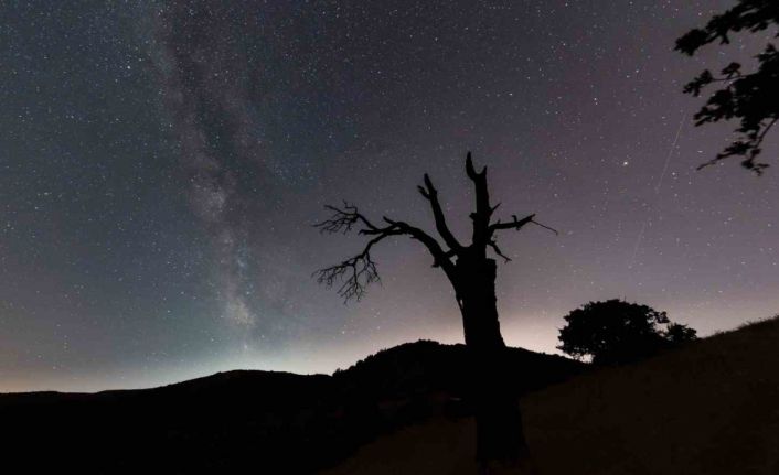 Sağlık çalışanı, 4 bin yıllık Harput’ta meteor yağmurunu fotoğrafladı