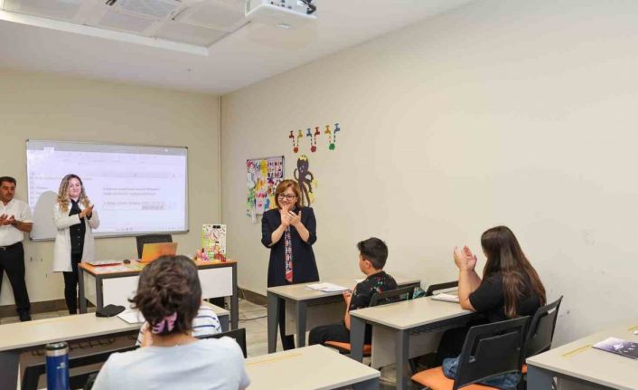 Şahin, GASMEK’te eğitim alan öğrencilerin yeteneklerini ilgiyle izledi
