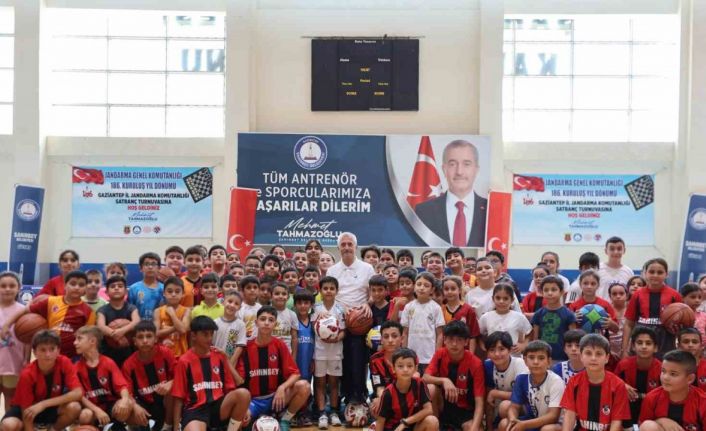 Şahinbey Belediyesi’nden 160 bin adet basketbol, voleybol ve futbol topu hediye