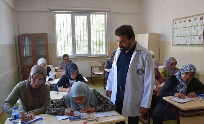 Şahinbey Belediyesi’nin tesislerinde okuma yazma öğreniyorlar