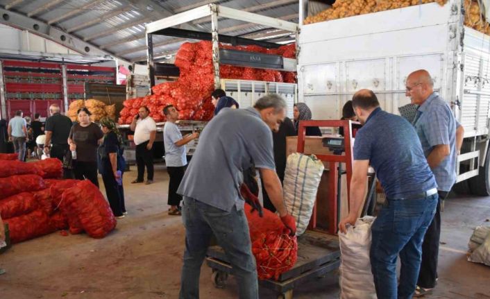 Şahinbey Belediyesi’nin ’Üreticiden Tüketiciye Tarla Fiyatına’ projesine vatandaşlardan tam not