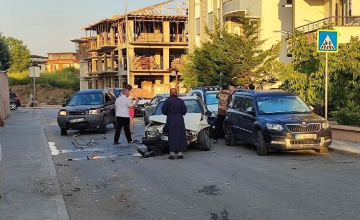 Sakarya’da eşine sinirlenen kadın cip ile dehşet saçtı